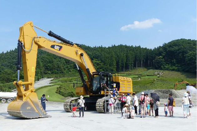 日本キャタピラーが「夏休み・ちびっこ建機フェア2016」開催